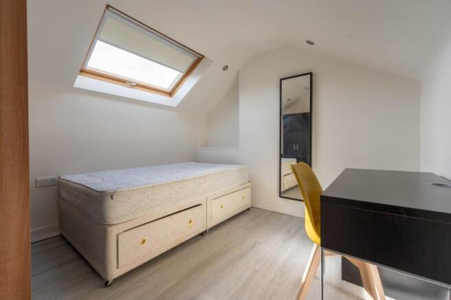 3 bed Terraced to rent Image 6