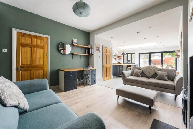 Carlyle Road, E12