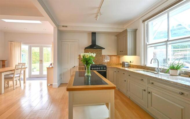 Kitchen & breakfast room.JPG