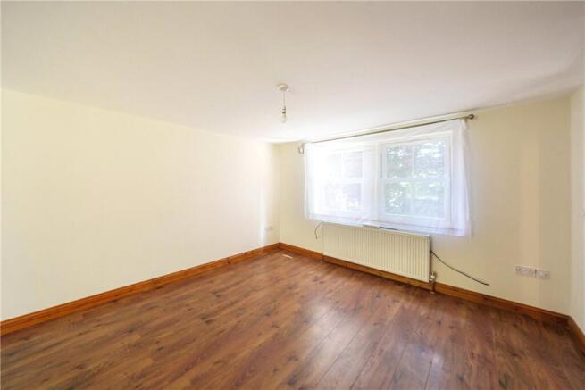 4 bed Detached to rent Image 10