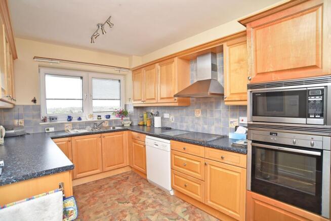 3 bed Flat for sale Image 4