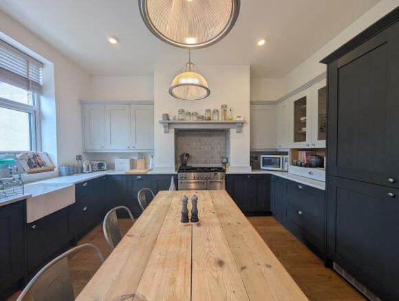 4 bed Terraced for sale Image 7