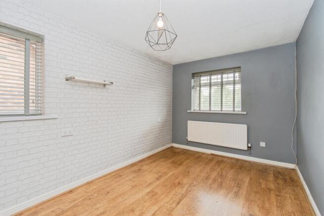 4 bed Detached for sale Image 11