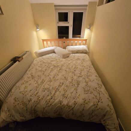 Bedroom2...jpg