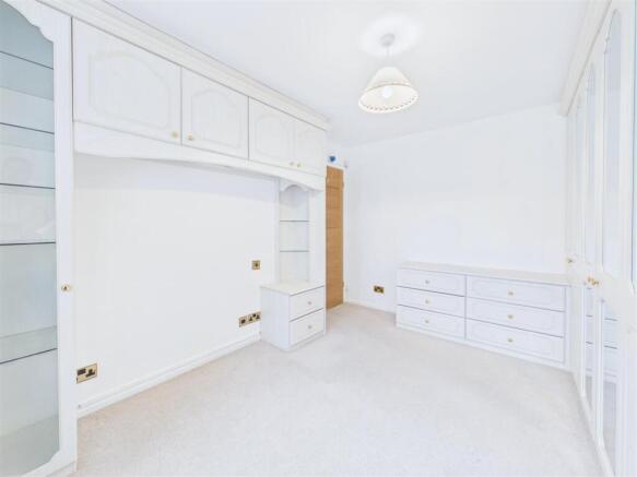 2 bed Flat for sale Image 10