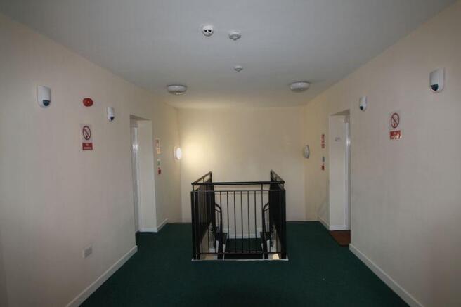 2 bed Flat to rent Image 11