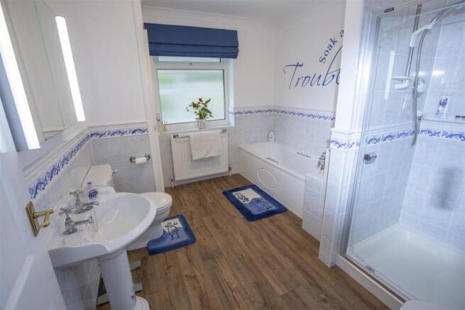 SHOWER ROOM/WC