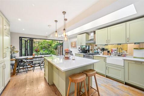 Gayford Road, London, W12