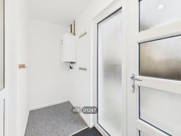 3 bed Semi-Detached to rent Image 5