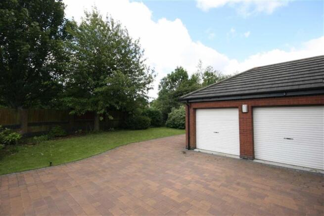 DOUBLE GARAGE