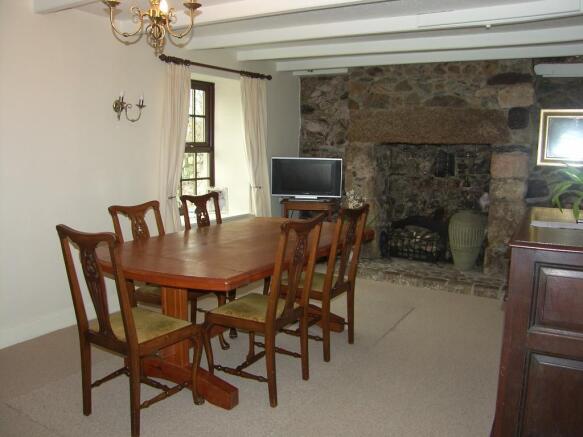Lounge/Dining