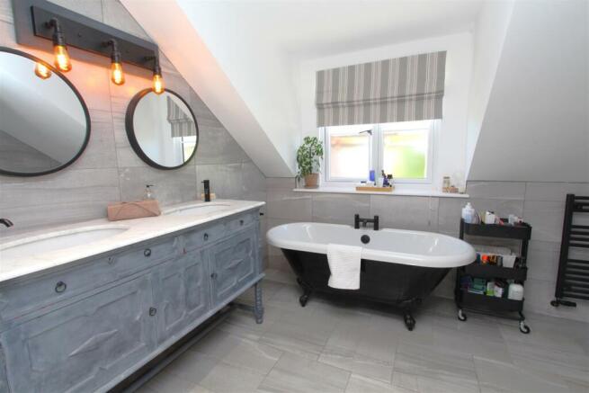 En Suite 1 1.JPG