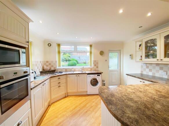 Kitchen pic 1.jpg