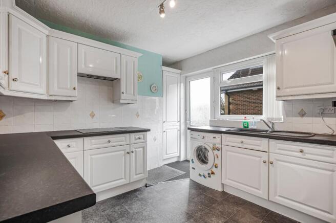 Ferndale, Clayton, Bradford, BD14 photo 4