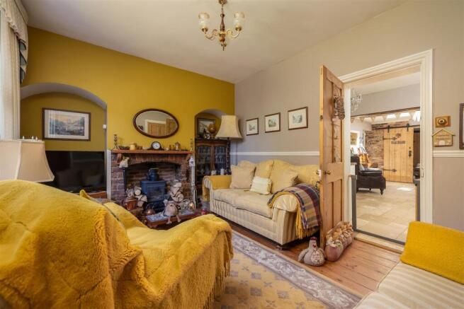 Crumble Cottage Sitting Room-2.jpg