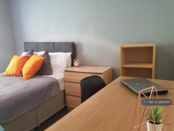 4 bed Terraced to rent Image 6