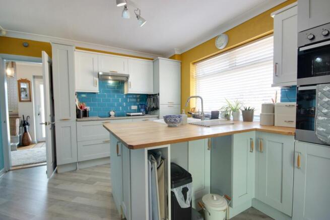 3 bed Semi-Detached for sale Image 9