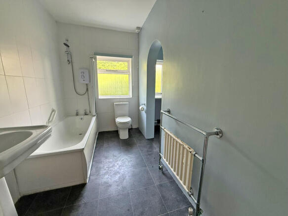 3 bed Flat for sale Image 11