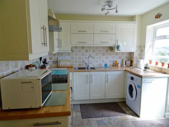 KITCHEN/DINING ROOM: