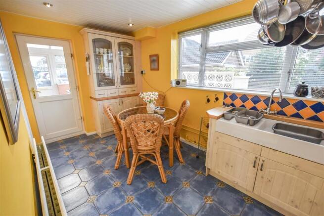 Kitchen ii.JPG