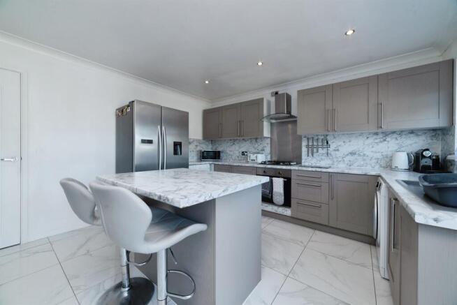 3 bed Terraced for sale Image 7