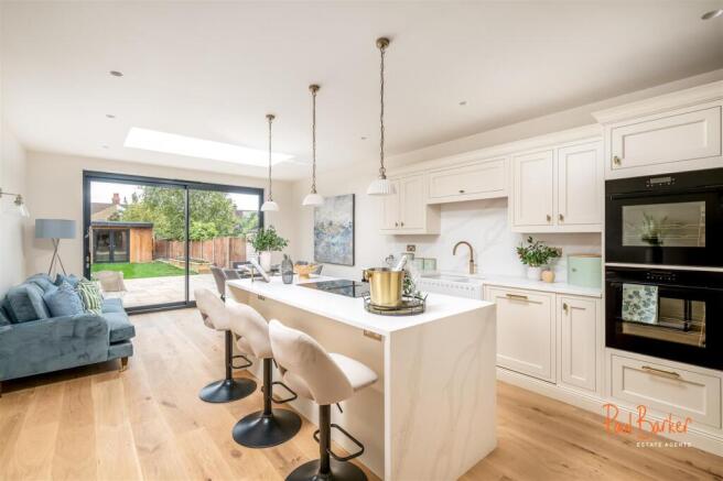 260714 - 46 Glenferrie Road, St Albans - 13 [WM].j