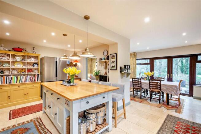 4 bed Semi-Detached for sale Image 4