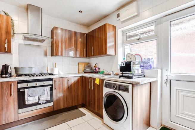 6 bed Semi-Detached for sale Image 4