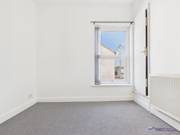 2 bed Terraced to rent Image 11