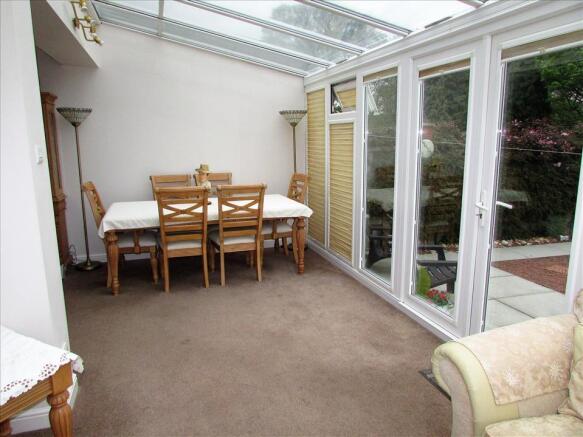 FIRST FLOOR LANDING