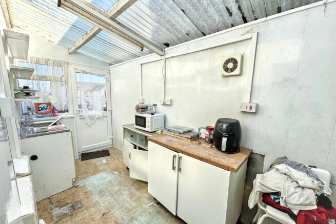 52 Brynallt Terrace, Llanelli, Dyfed, SA15 1ND