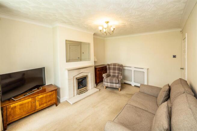 2 bed Semi-Detached Bungalow for sale Image 6