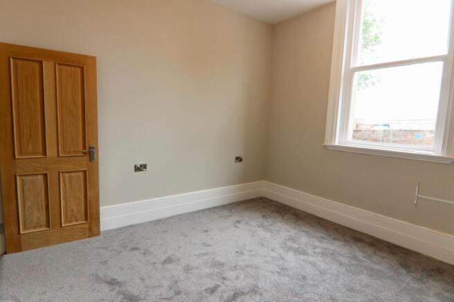 2 bed Flat to rent Image 5