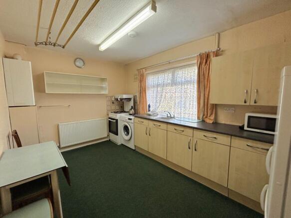 Rushmoor Road, Holmewood, Bradford, West Yorkshire, BD4 photo 4