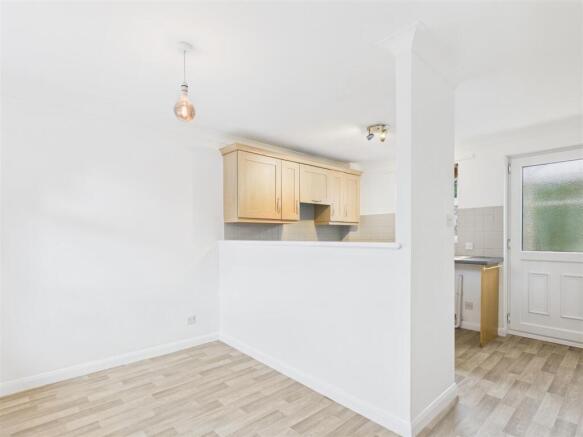 KITCHEN/DINING ROOM