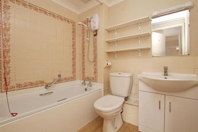 62TM - Bathroom.jpg