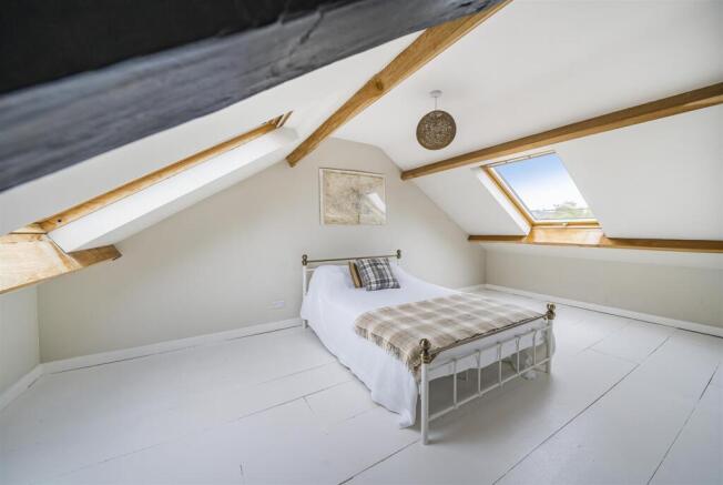 Bedroom 1.jpg