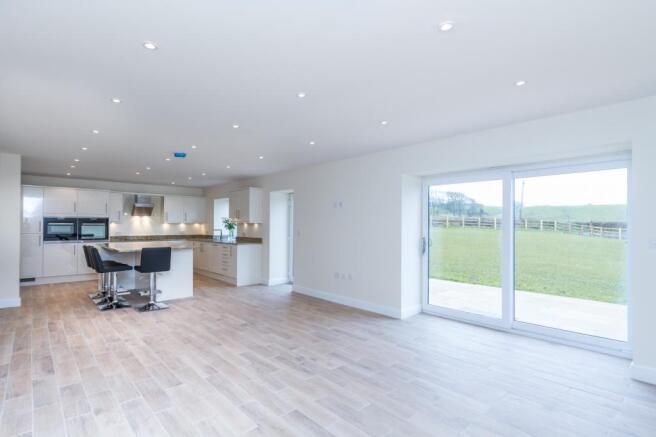 Kitchen/ Dining Area