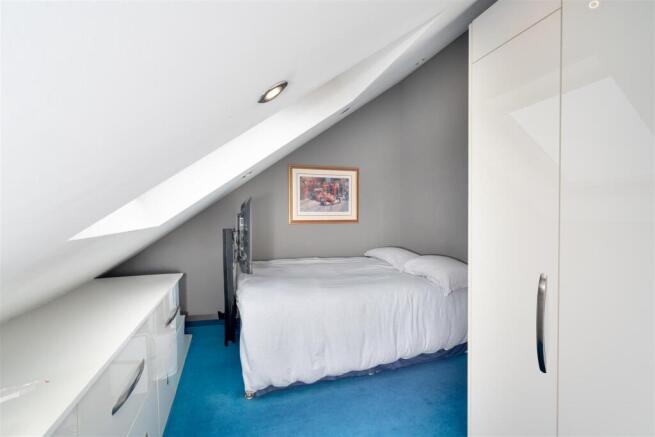 3 bed Terraced for sale Image 12
