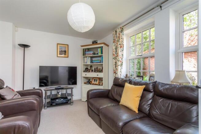 5 bed Detached for sale Image 7