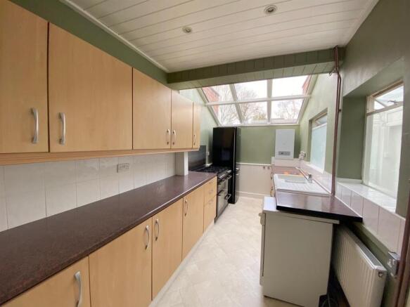 129 Kitchen.jpg
