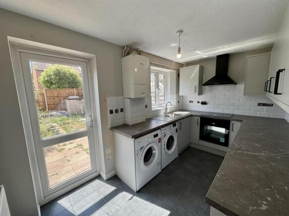 Kitchen (2/2)