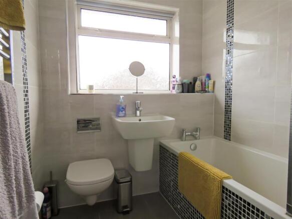 Bathroom 2.JPG