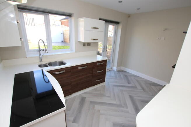 3 bed Link Detached House to rent Image 5