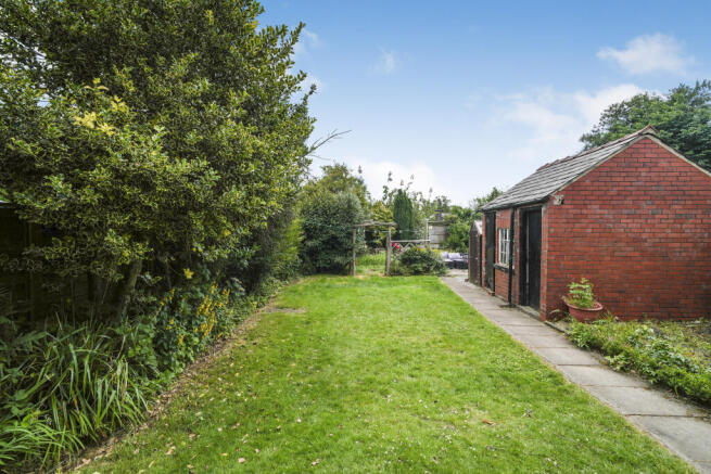 4 bed Semi-Detached for sale Image 11