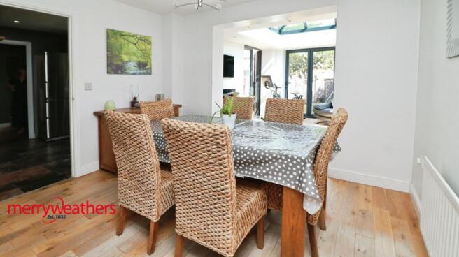 4 bed Detached for sale Image 7