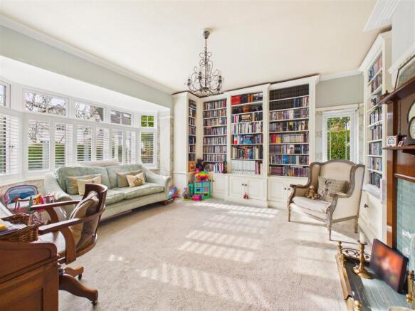 5 bed Detached for sale Image 5