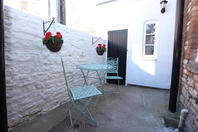 Courtyard Rear Garde