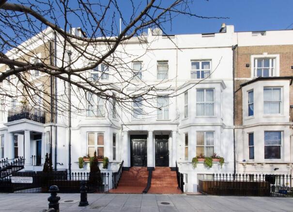 Studio to rent West Cromwell Road, Earls Court SW