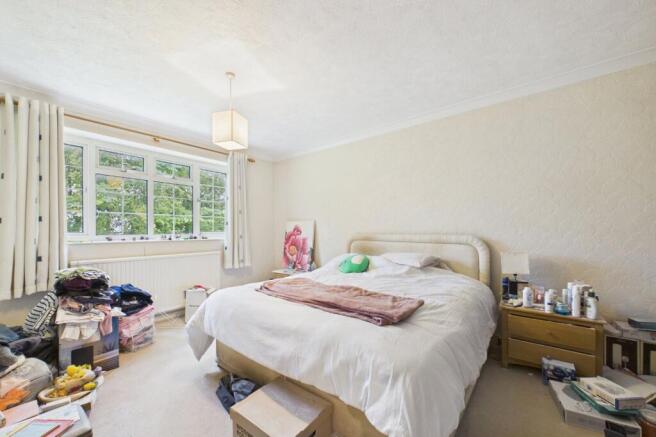 4 bed Bungalow for sale Image 10